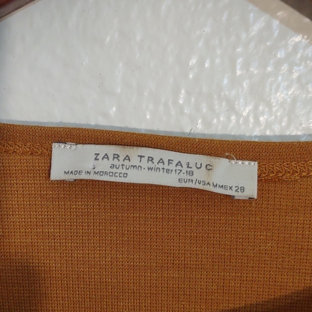 USED ZARA MUSTARD COLOR MID LENGTH SLEEVE -WINTER 2017-2018 - Picture 2 of 8